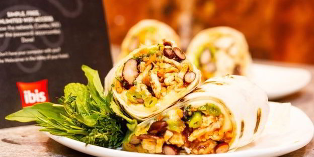 буррито с овощами и пряным филе