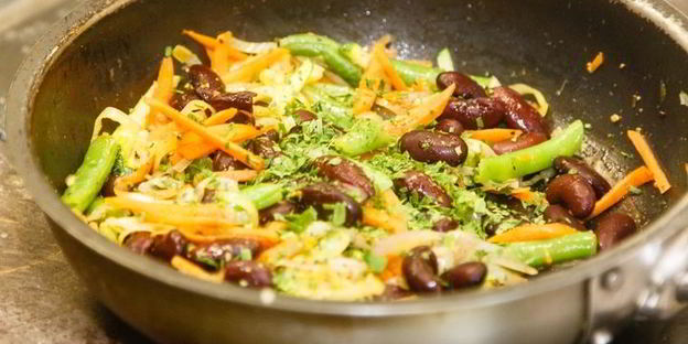 буррито с овощами и пряным филе