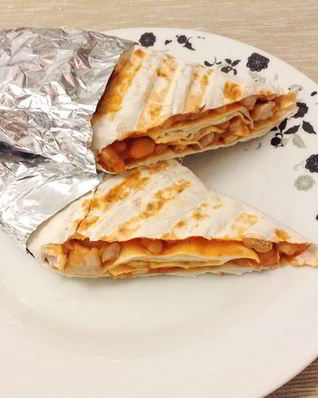 Буррито со свининой и фасолью