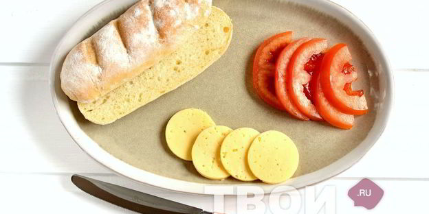 бутерброд с сыром и помидором
