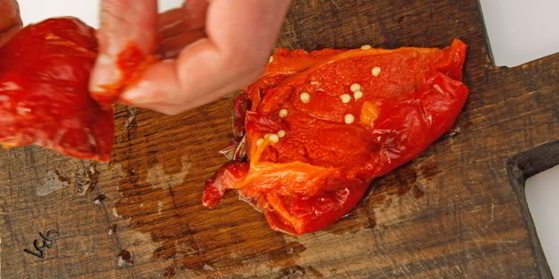 бутерброд с творожным сыром и печеным перцем