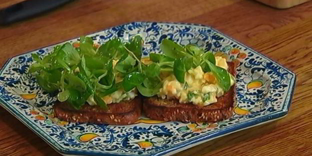 бутерброд с яйцом и домашним майонезом