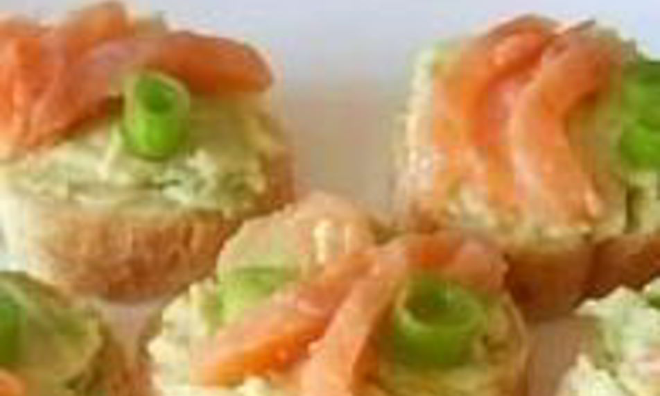 Рецепт бутербродов с авокадо и форелью