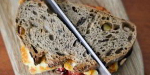 бутерброды с баклажанами и чесноком