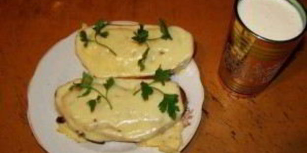 бутерброды с чесноком и сыром