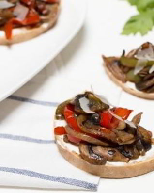 Бутерброды с грибами и перцем