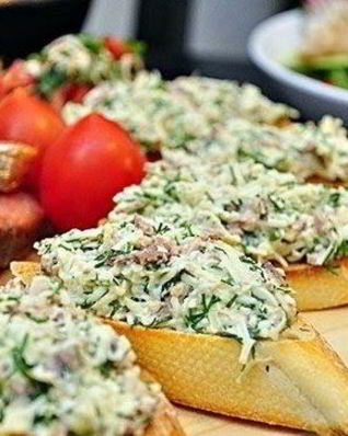 Бутерброды с печенью трески и яйцами