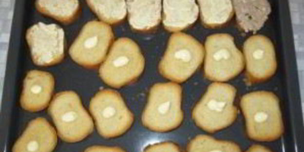 бутерброды с сайрой и яйцом