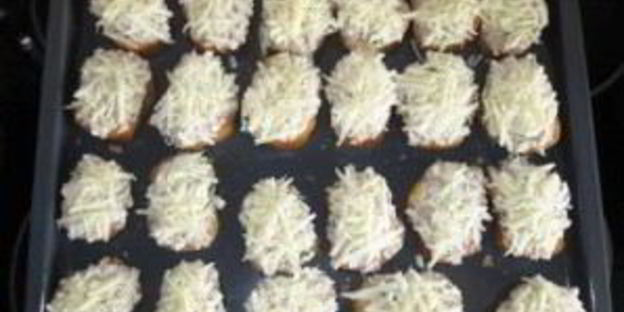 бутерброды с сайрой и яйцом