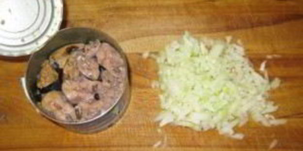 бутерброды с сайрой и яйцом