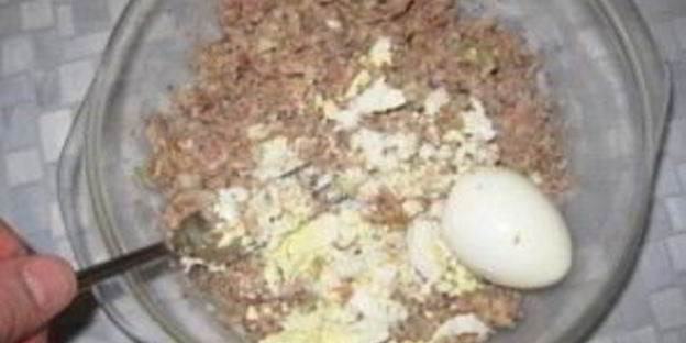 бутерброды с сайрой и яйцом