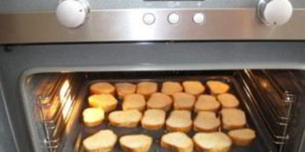 бутерброды с сайрой и яйцом