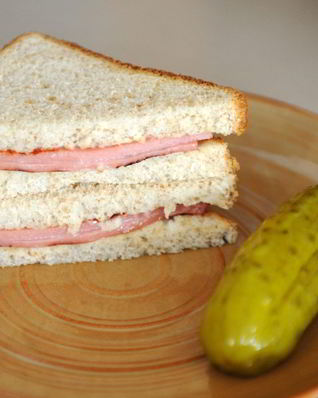 Бутерброды с вареной колбасой