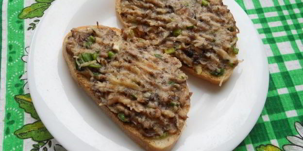 горячие бутерброды с картофелем и грибами