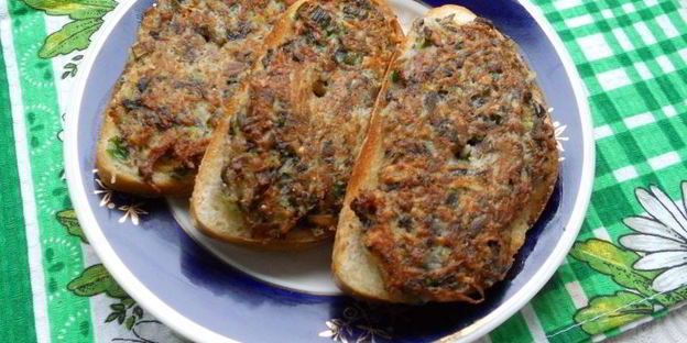 горячие бутерброды с картофелем и грибами