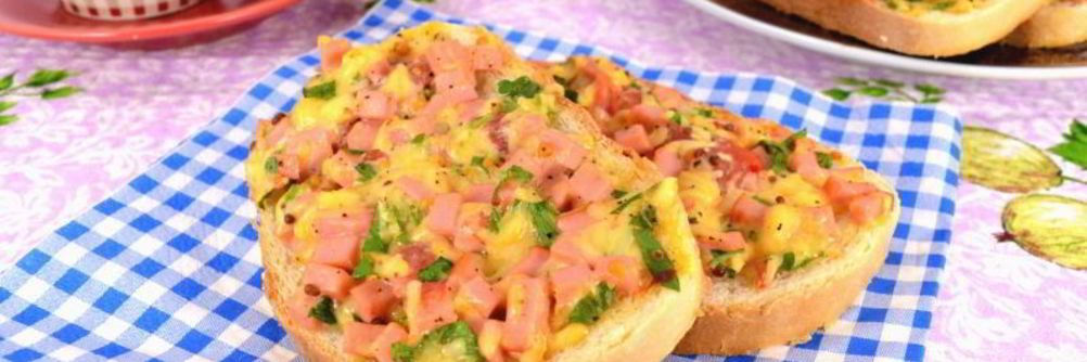 Горячие бутерброды с колбасой и сыром