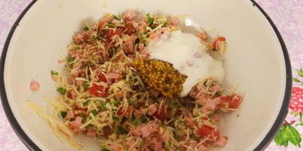 горячие бутерброды с колбасой и сыром