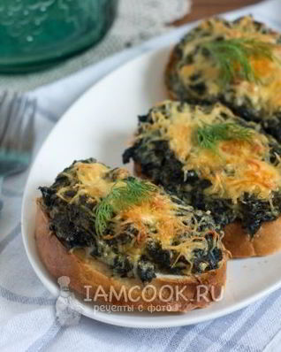 Горячие бутерброды с крапивой и сыром