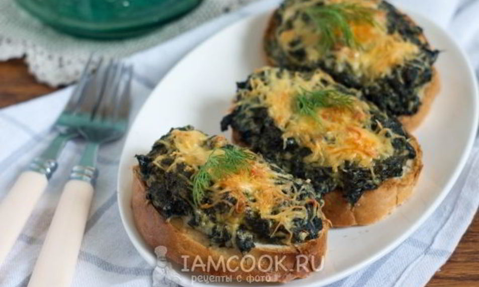 Рецепт горячих бутербродов с крапивой и сыром