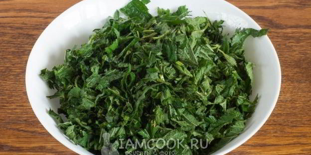 горячие бутерброды с крапивой и сыром