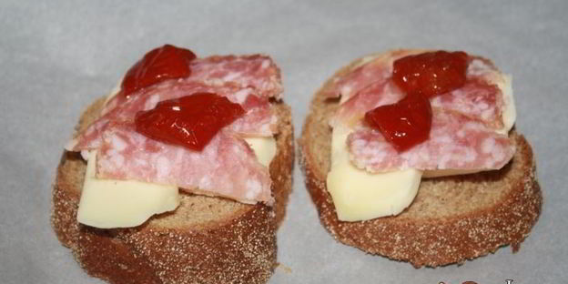 горячие бутерброды в средиземноморском стиле