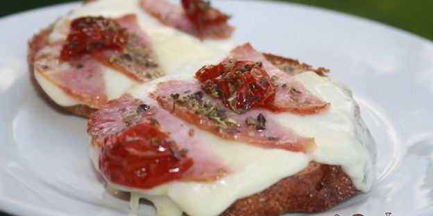 горячие бутерброды в средиземноморском стиле