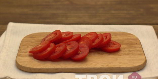 запеченный бутерброд с помидором и моцареллой