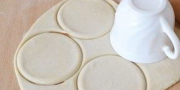 чебуреки с брынзой и зеленью