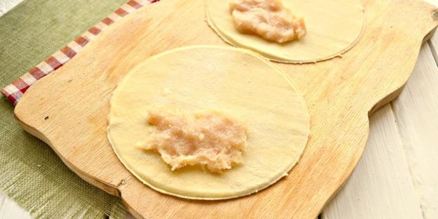 чебуреки с куриным фаршем