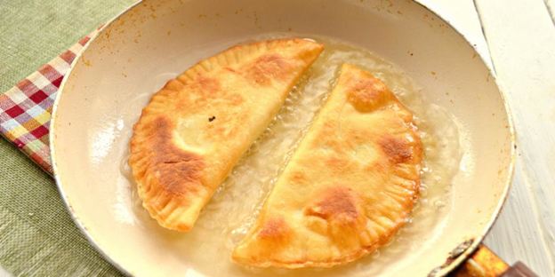 чебуреки с куриным фаршем