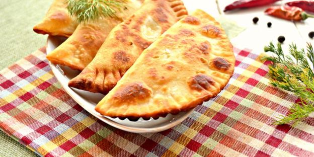 чебуреки с куриным фаршем
