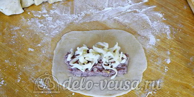 чебуреки с мясом и сыром