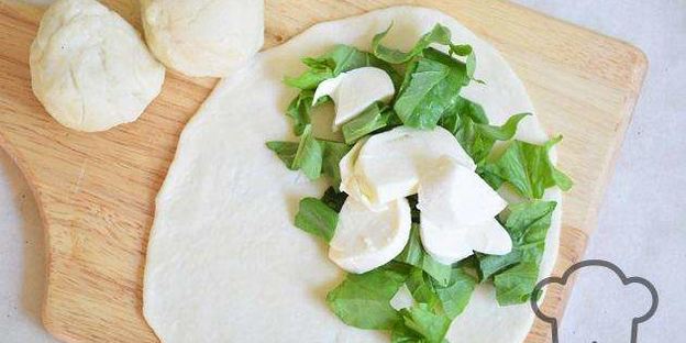 чебуреки с сыром и зеленью