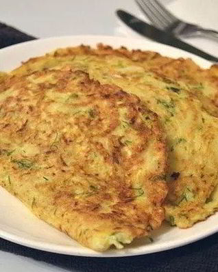 Диетические чебуреки с курогрудкой и кабачком