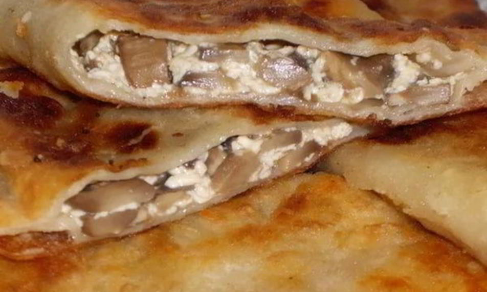 Рецепт домашних чебуреков с курицей и сыром