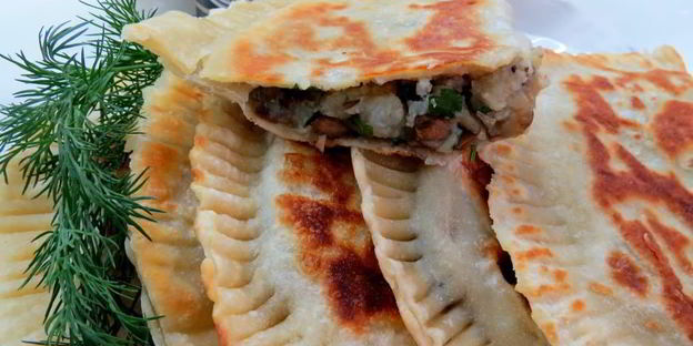 постные чебуреки с картофелем и грибами
