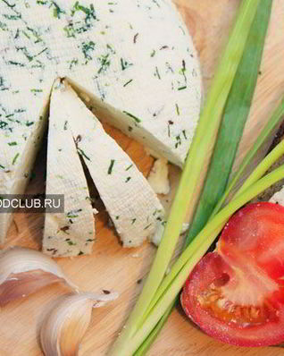 Домашний сыр с луком и тмином