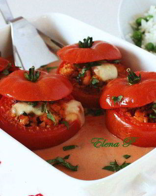 Фаршированные помидоры в остром соусе