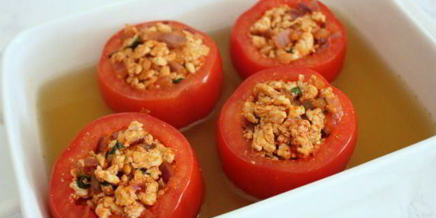 фаршированные помидоры в остром соусе