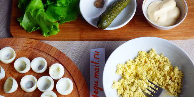 фаршированные перепелиные яйца