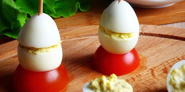 фаршированные перепелиные яйца