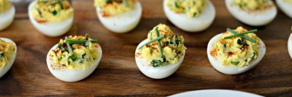 Фаршированные вареные яйца