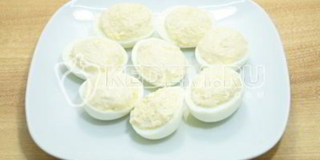 фаршированные яйца дед мороз