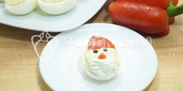фаршированные яйца дед мороз