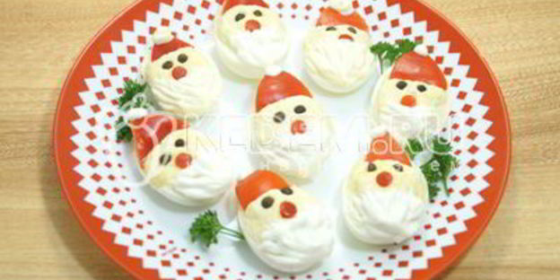 фаршированные яйца дед мороз