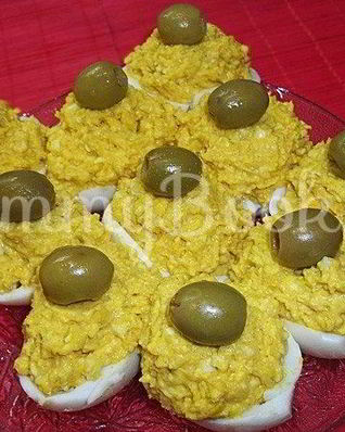 Фаршированные яйца икрой минтая