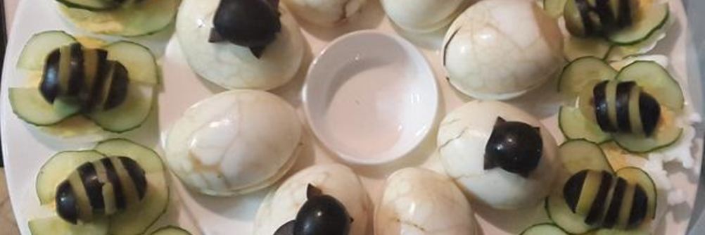 Фаршированные яйца Пчелки