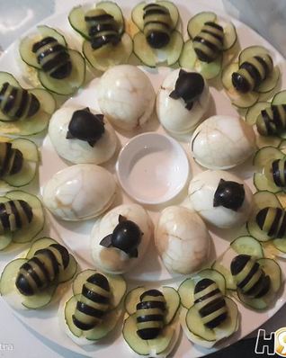 Фаршированные яйца Пчелки