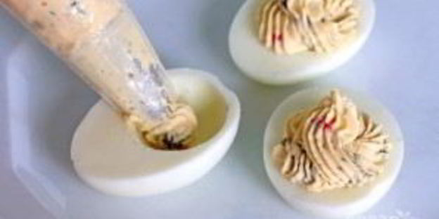 фаршированные яйца по-испански