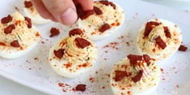 фаршированные яйца по-испански